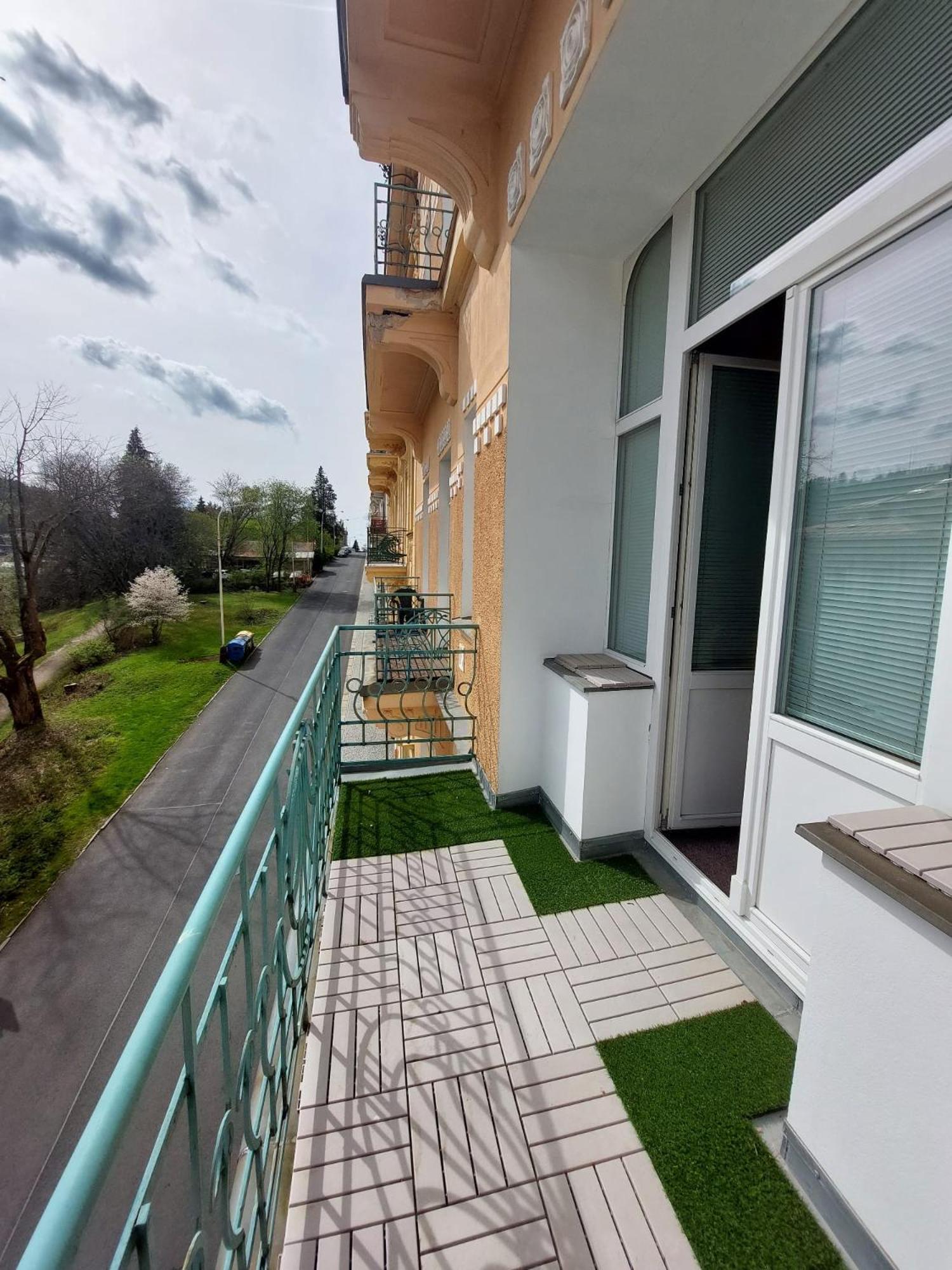 Balconies Above Colonnade Apartment Marianske Lazne Luaran gambar